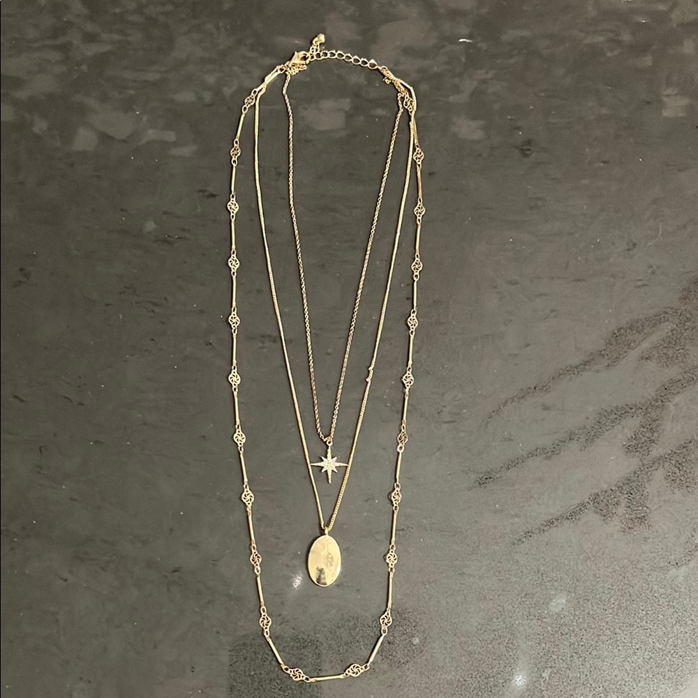 Triple chain detailed vintage gold necklace